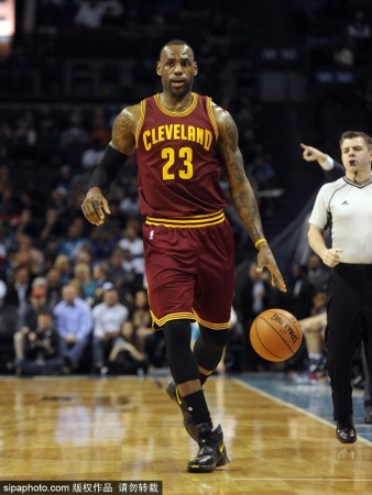  三球24+12黄蜂终结骑士连胜  