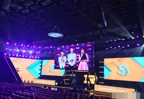  波鸿主场灯光故障，与美因茨比赛延期引争议  