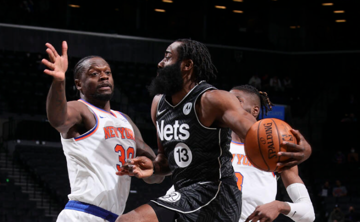  76人哈登三双难救主 尼克斯终结连败  