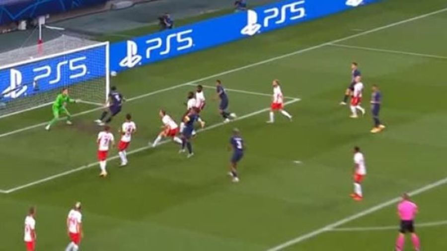  法兰克福定位球显神威，三次头槌破门奠定胜局